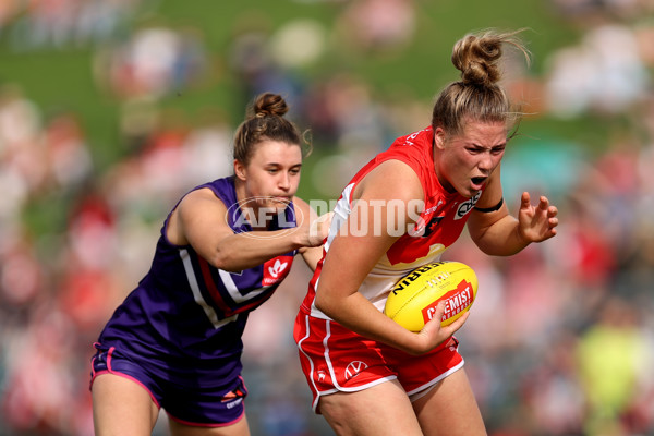 AFLW 2022 S7 Round 09 - Sydney v Fremantle - 1018617