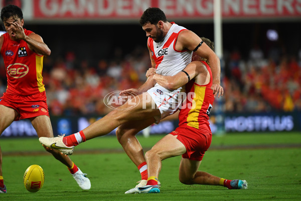 AFL 2023 ROUND 01 - GOLD COAST V SYDNEY - A-15794541