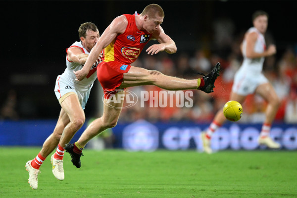 AFL 2023 ROUND 01 - GOLD COAST V SYDNEY - A-15798329