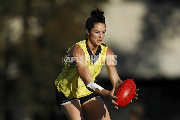 AFLW 2020 Training - Collingwood 251120 - 795632