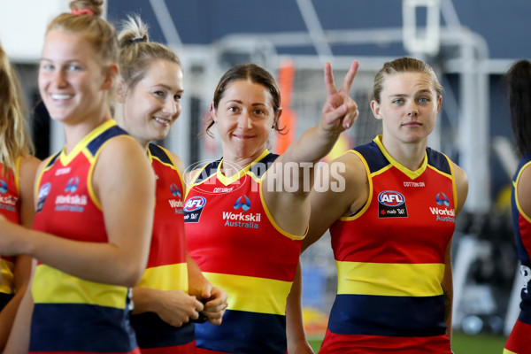 AFLW 2021 Media - Adelaide Team Photo Day - 800640