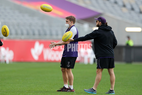 AFL 2022 Round 12 - Fremantle v Brisbane - 957685