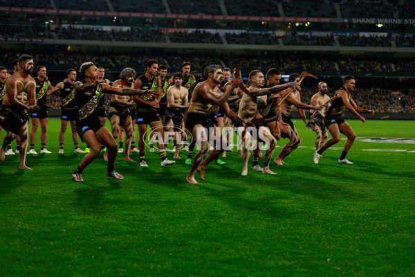 AFL 2022 Round 10 - Richmond v Essendon - 952829