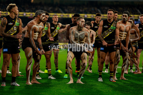 AFL 2022 Round 10 - Richmond v Essendon - 952825