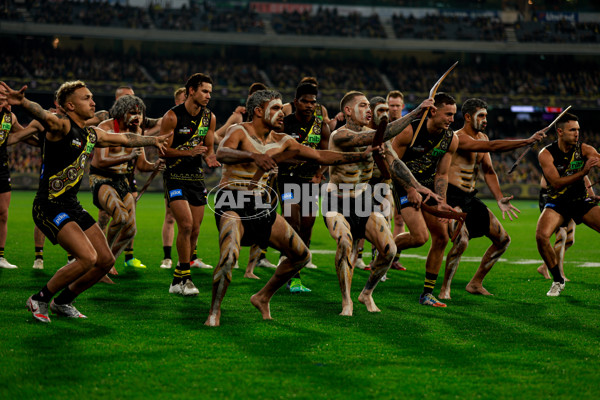 AFL 2022 Round 10 - Richmond v Essendon - 952828