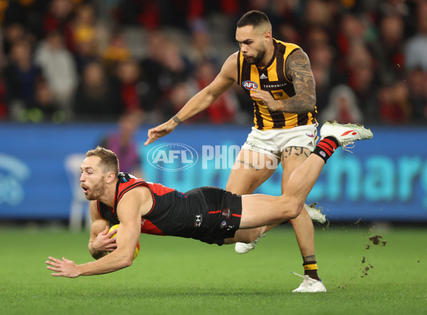 AFL 2022 Round 08 - Essendon v Hawthorn - 945387