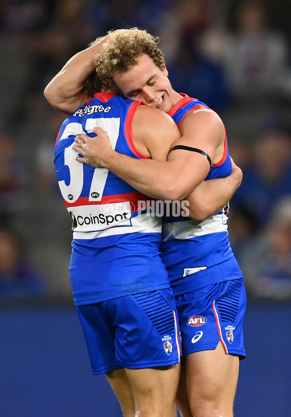 AFL 2022 Round 07 - Western Bulldogs v Essendon - 942810