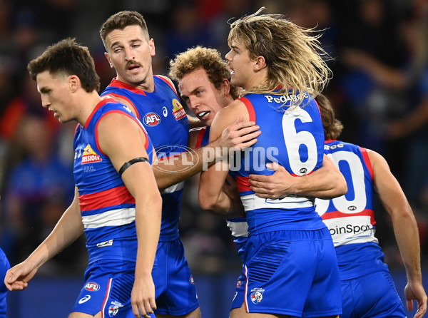 AFL 2022 Round 07 - Western Bulldogs v Essendon - 942807