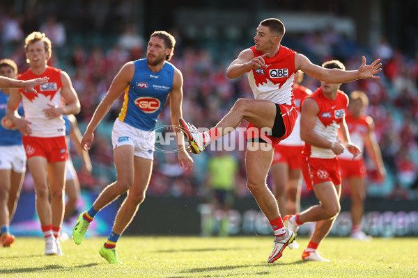 AFL 2022 Round 08 - Sydney v Gold Coast - 944771