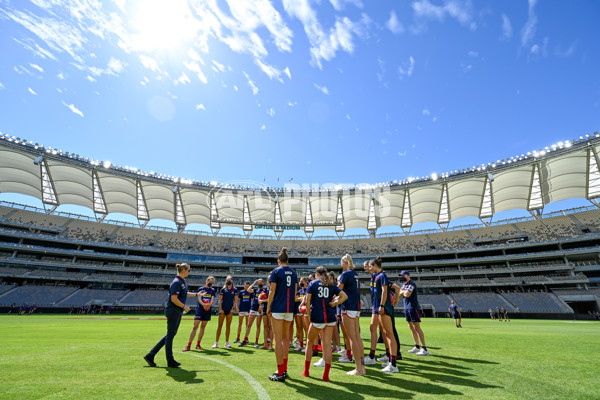 AFLW 2022 Round 09 - Fremantle v Melbourne - 915497