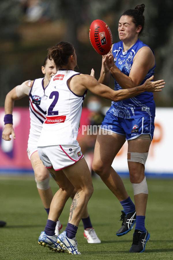 AFLW 2022 Qualifying Final B - North Melbourne v Fremantle - 921038