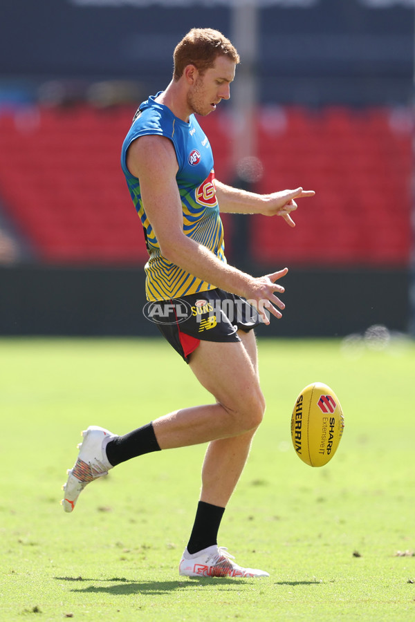 AFL 2022 Training - Gold Coast 140422 - 934211