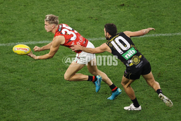 AFL 2021 Round 12 - Essendon v Richmond - 856170