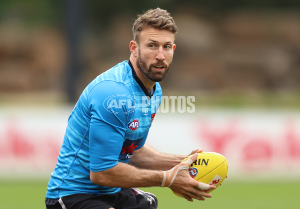 AFL 2021 Training - Essendon 180821 - 883331