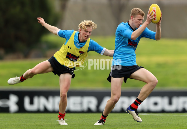 AFL 2021 Training - Essendon 180821 - 883351