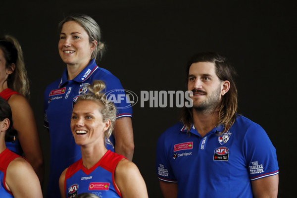 AFLW 2022 Media - Western Bulldogs Team Photo Day - 899861