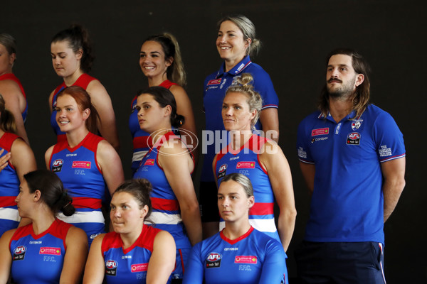 AFLW 2022 Media - Western Bulldogs Team Photo Day - 899860