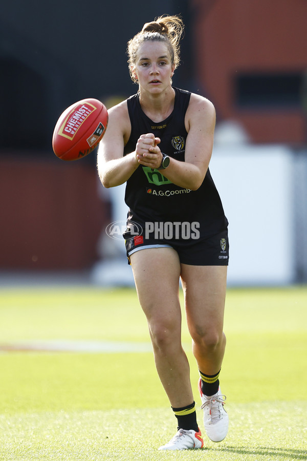 AFLW 2022 Training - Richmond 120122 - 902486
