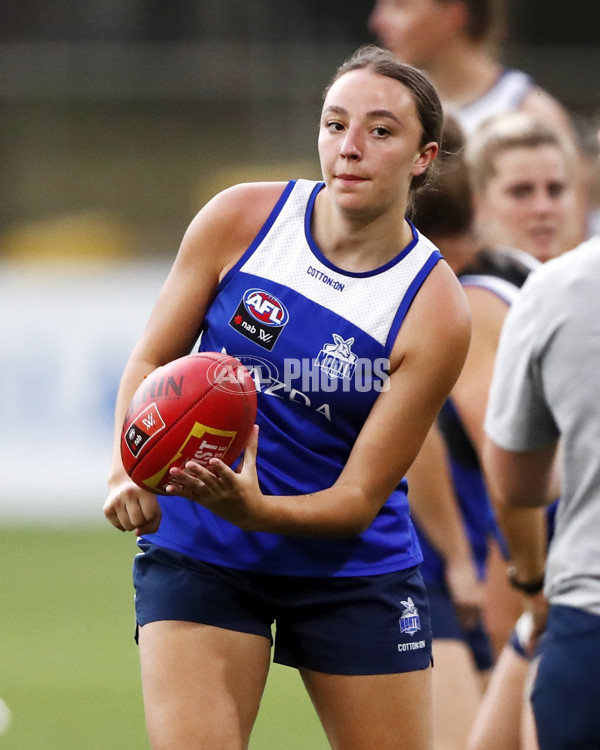 AFLW 2022 Training - North Melbourne 130122 - 902650