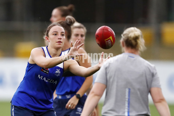 AFLW 2022 Training - North Melbourne 130122 - 902658