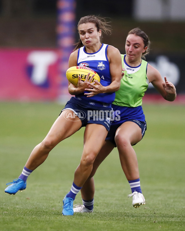 AFLW 2022 Training - North Melbourne 130122 - 902692