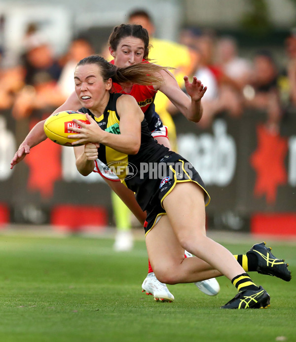 AFLW 2022 Round 02 - Richmond v Melbourne - 902859