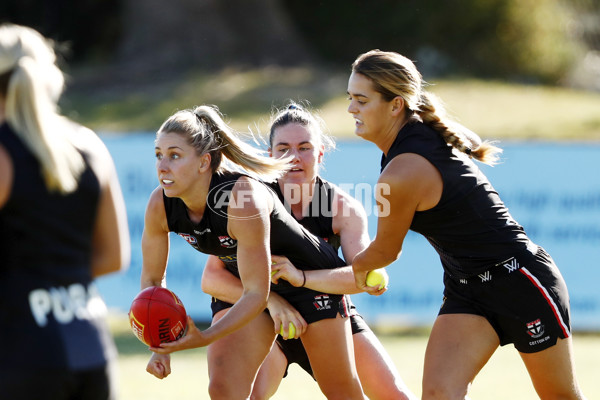 AFLW 2022 Training - St Kilda 201221 - 903667