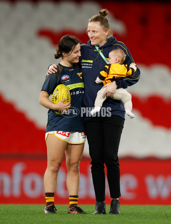 AFLW 2022 S7 Round 01 - Essendon v Hawthorn - 1003558