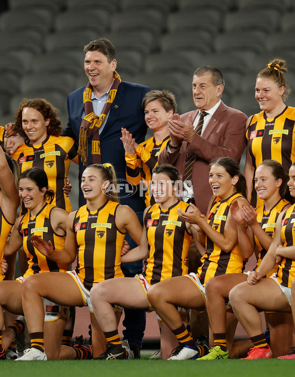 AFLW 2022 S7 Round 01 - Essendon v Hawthorn - 1003554