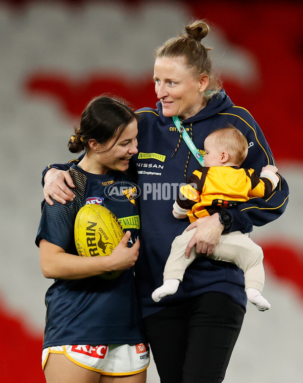 AFLW 2022 S7 Round 01 - Essendon v Hawthorn - 1003559