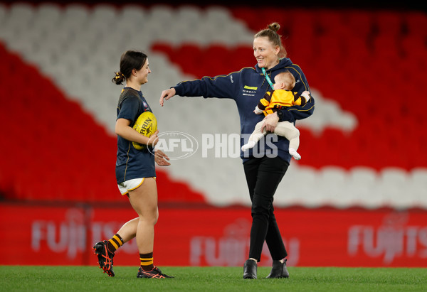 AFLW 2022 S7 Round 01 - Essendon v Hawthorn - 1003557