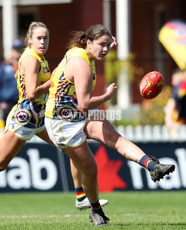 AFLW 2022 S7 Round 03 - Adelaide v North Melbourne - 1004976