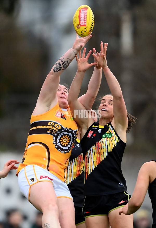 AFLW 2022 S7 Round 03 - Richmond v Hawthorn - 1006154