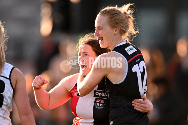 AFLW 2022 S7 Round 06 - St Kilda v Collingwood - 1014941