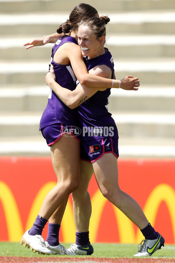 AFLW 2022 S7 Round 06 - Fremantle v Melbourne - 1015195