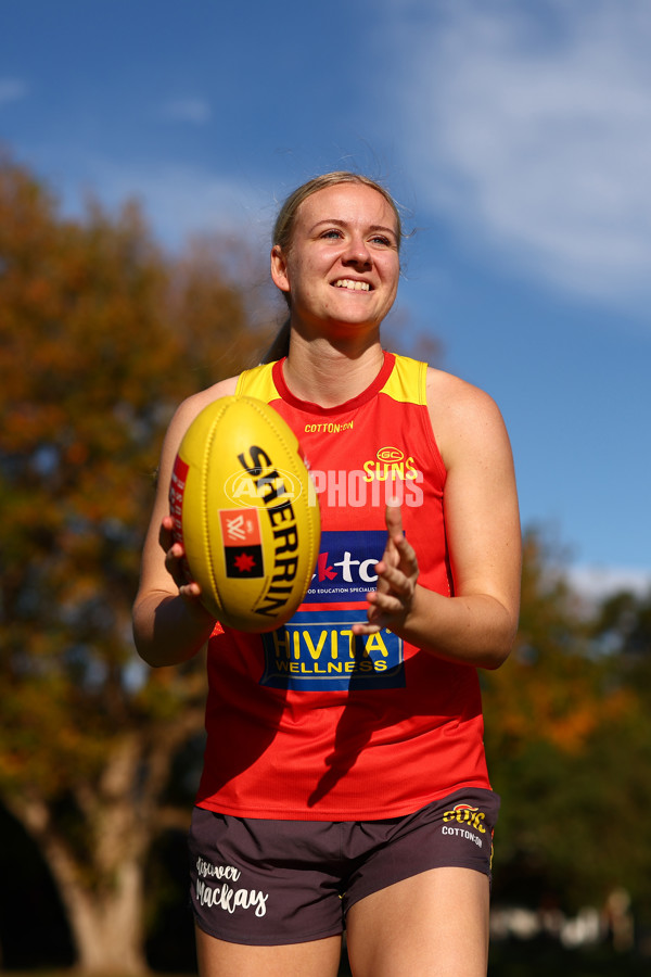 AFLW 2022 Training - Gold Coast 111022 - 1017006