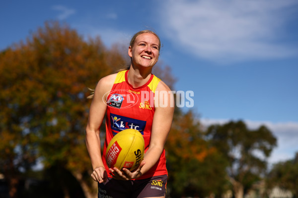 AFLW 2022 Training - Gold Coast 111022 - 1017005