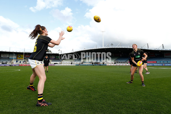 AFLW 2022 S7 Round 08 - Carlton v Richmond - 1017094