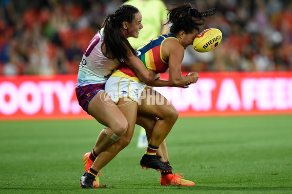 AFLW 2022 S7 Round 08 - Brisbane v Adelaide - 1017211