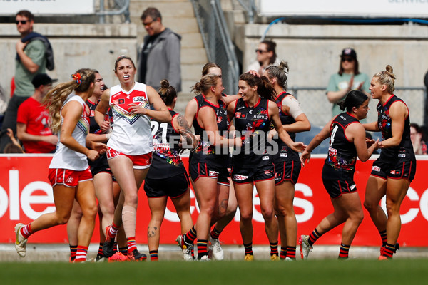 AFLW 2022 S7 Round 08 - Essendon v Sydney - 1017402