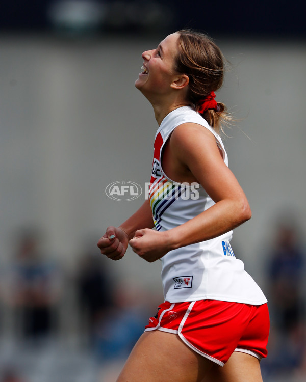 AFLW 2022 S7 Round 08 - Essendon v Sydney - 1017410