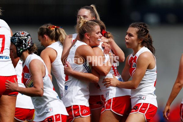 AFLW 2022 S7 Round 08 - Essendon v Sydney - 1017412