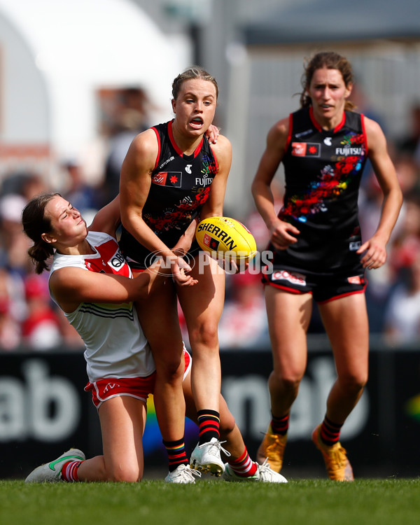 AFLW 2022 S7 Round 08 - Essendon v Sydney - 1017454