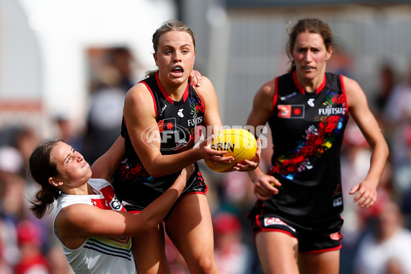 AFLW 2022 S7 Round 08 - Essendon v Sydney - 1017455