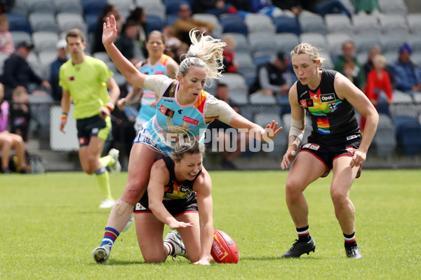 AFLW 2022 S7 Round 08 - Western Bulldogs v St Kilda - 1017905