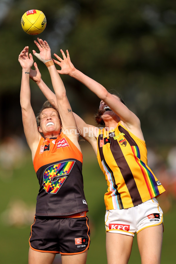 AFLW 2022 S7 Round 08 - GWS v Hawthorn - 1017950