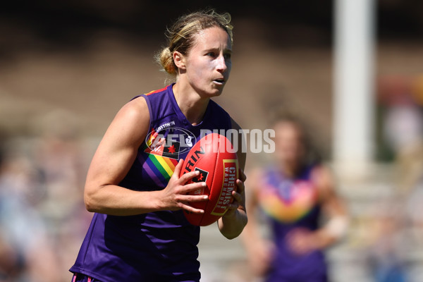 AFLW 2022 S7 Round 08 - Fremantle v Collingwood - 1017959