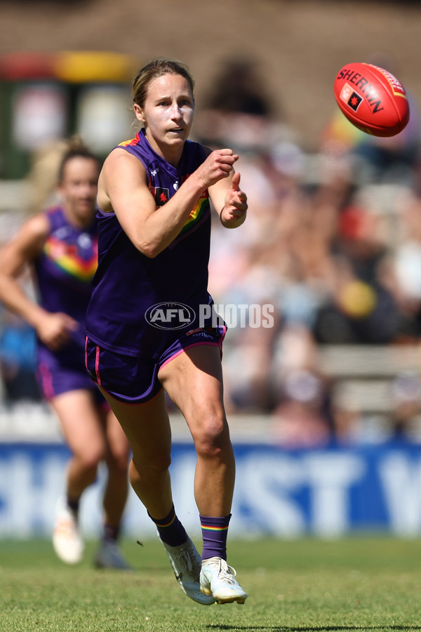 AFLW 2022 S7 Round 08 - Fremantle v Collingwood - 1018134