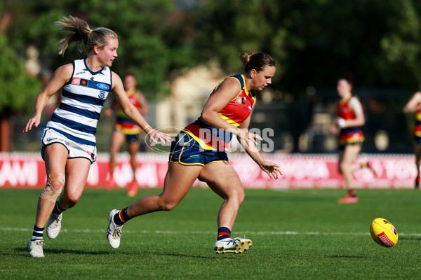 AFLW 2022 S7 Round 09 - Adelaide v Geelong - 1018310