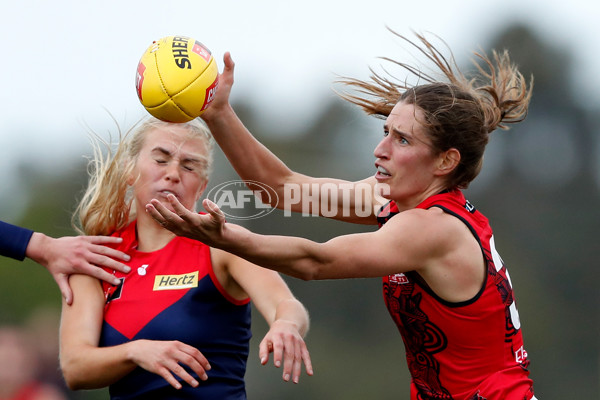 AFLW 2022 S7 Round 09 - Melbourne v Essendon - 1019143